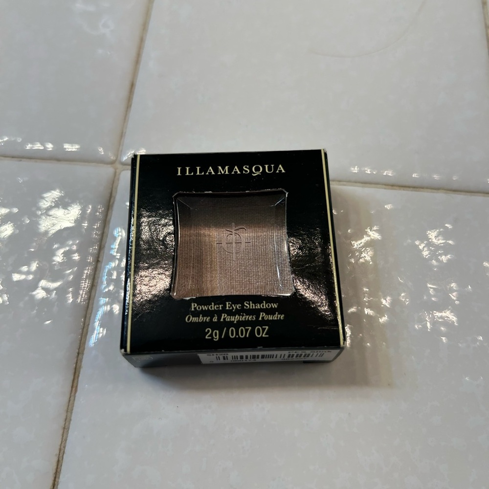Illamasqua Shimmering Pink Eye Shadow